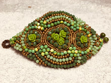 Carica l'immagine nel visualizzatore di Gallery, Bracciale allacciato semirigido