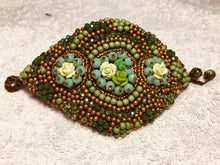 Carica l'immagine nel visualizzatore di Gallery, Bracciale allacciato semirigido