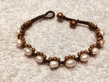 Carica l'immagine nel visualizzatore di Gallery, Bracciale filo di pietre con chiusura a campanello