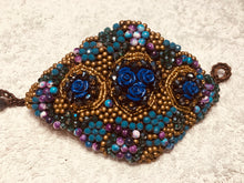 Carica l'immagine nel visualizzatore di Gallery, Bracciale allacciato semirigido