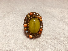 Carica l'immagine nel visualizzatore di Gallery, Anello ovale pietre e cristalli