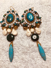 Carica l'immagine nel visualizzatore di Gallery, Orecchini ovali con pendagli