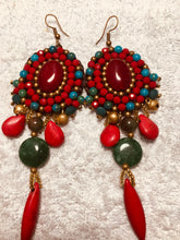 Carica l'immagine nel visualizzatore di Gallery, Orecchini ovali con pendagli