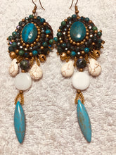 Carica l'immagine nel visualizzatore di Gallery, Orecchini ovali con pendagli