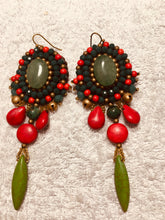 Carica l'immagine nel visualizzatore di Gallery, Orecchini ovali con pendagli