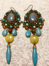 Carica l'immagine nel visualizzatore di Gallery, Orecchini ovali con pendagli