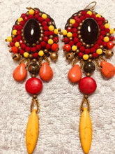 Carica l'immagine nel visualizzatore di Gallery, Orecchini ovali con pendagli