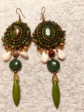 Carica l'immagine nel visualizzatore di Gallery, Orecchini ovali con pendagli