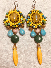 Carica l'immagine nel visualizzatore di Gallery, Orecchini ovali con pendagli