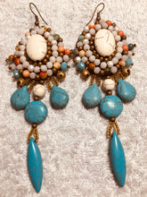 Carica l'immagine nel visualizzatore di Gallery, Orecchini ovali con pendagli