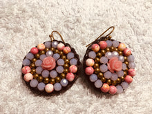 Carica l'immagine nel visualizzatore di Gallery, Orecchini rotondi con rosellina
