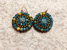 Carica l'immagine nel visualizzatore di Gallery, Orecchini rotondi con rosellina