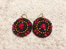 Carica l'immagine nel visualizzatore di Gallery, Orecchini rotondi con rosellina