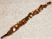 Carica l'immagine nel visualizzatore di Gallery, Bracciale allacciato a 4 fili variante giallo-arancio