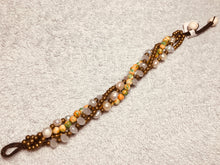 Carica l'immagine nel visualizzatore di Gallery, Bracciale allacciato a 4 fili variante giallo-arancio