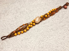 Carica l'immagine nel visualizzatore di Gallery, Bracciale allacciato a 4 fili variante giallo-arancio