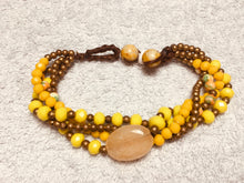 Carica l'immagine nel visualizzatore di Gallery, Bracciale allacciato a 4 fili variante giallo-arancio
