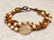 Carica l'immagine nel visualizzatore di Gallery, Bracciale allacciato a 4 fili variante giallo-arancio