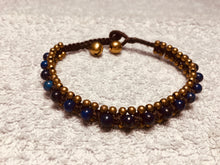 Carica l'immagine nel visualizzatore di Gallery, Bracciale filo di pietre con chiusura a campanello