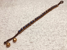 Carica l'immagine nel visualizzatore di Gallery, Bracciale filo di pietre con chiusura a campanello