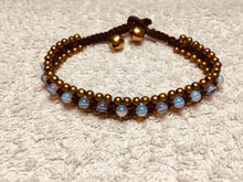 Carica l'immagine nel visualizzatore di Gallery, Bracciale filo di pietre con chiusura a campanello