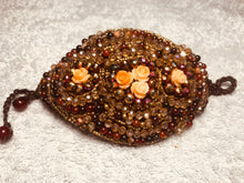 Carica l'immagine nel visualizzatore di Gallery, Bracciale allacciato semirigido