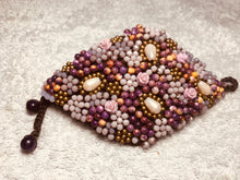 Carica l'immagine nel visualizzatore di Gallery, Bracciale allacciato semirigido