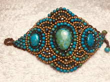 Carica l'immagine nel visualizzatore di Gallery, Bracciale allacciato semirigido