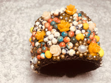 Carica l'immagine nel visualizzatore di Gallery, Bracciale grande a molla tipo fiorellini