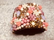 Carica l'immagine nel visualizzatore di Gallery, Bracciale grande a molla tipo fiorellini