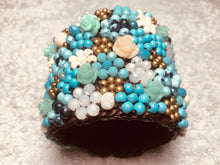 Carica l'immagine nel visualizzatore di Gallery, Bracciale grande a molla tipo fiorellini