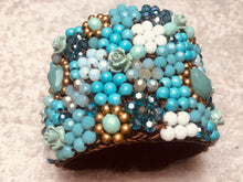 Carica l'immagine nel visualizzatore di Gallery, Bracciale grande a molla tipo fiorellini