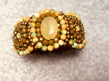 Carica l'immagine nel visualizzatore di Gallery, Bracciale a molla tipo medaglioni con pietra