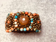 Carica l'immagine nel visualizzatore di Gallery, Bracciale a molla tipo medaglioni con pietra