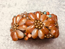 Carica l'immagine nel visualizzatore di Gallery, Bracciale a molla tipo fiori grandi