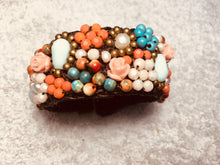 Carica l'immagine nel visualizzatore di Gallery, Bracciale a molla tipo fiorellini