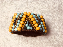 Carica l'immagine nel visualizzatore di Gallery, Bracciale a molla tipo geometrico