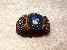 Carica l'immagine nel visualizzatore di Gallery, Bracciale a molla tipo medaglioni con pietra