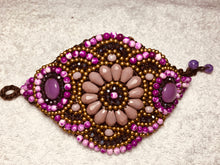 Carica l'immagine nel visualizzatore di Gallery, Bracciale allacciato semirigido