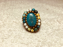 Carica l'immagine nel visualizzatore di Gallery, Anello ovale pietre e cristalli